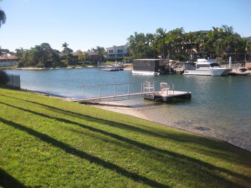 3 De Haviland Avenue, Benowa QLD 4217