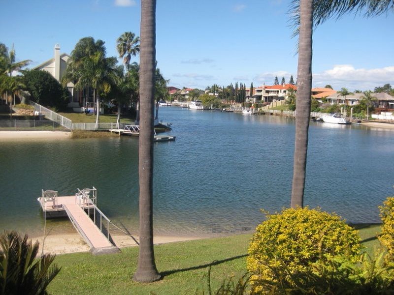 3 De Haviland Avenue, Benowa QLD 4217