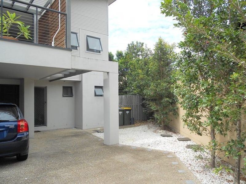 1/2 Palma Crescent, Varsity Lakes QLD 4227