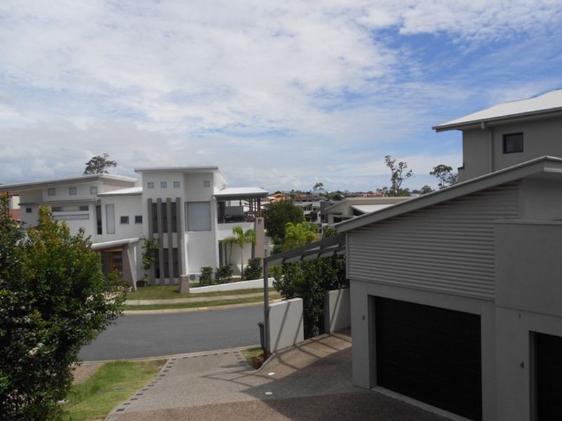 1/2 Palma Crescent, Varsity Lakes QLD 4227