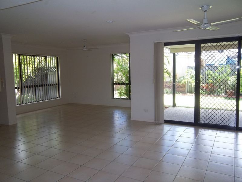 9 Jucara Avenue, Robina QLD 4226