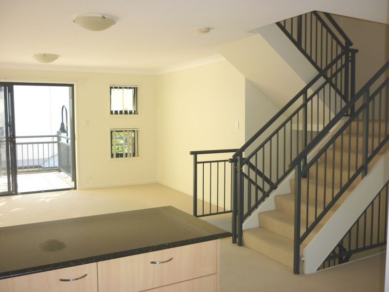 9/18 Geraldton Drive, Varsity Lakes QLD 4227