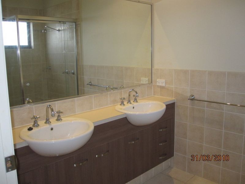 9/27 Ranier Crescent, Varsity Lakes QLD 4227