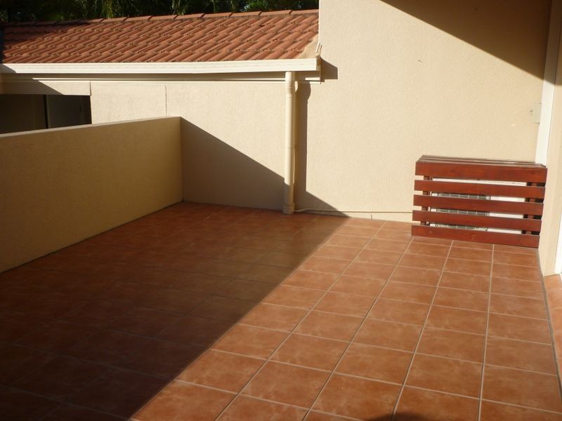 2/2489 Gold Coast Highway, Mermaid Beach QLD 4218