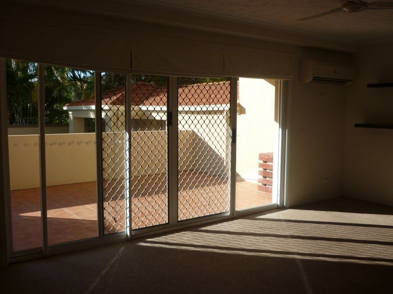 2/2489 Gold Coast Highway, Mermaid Beach QLD 4218