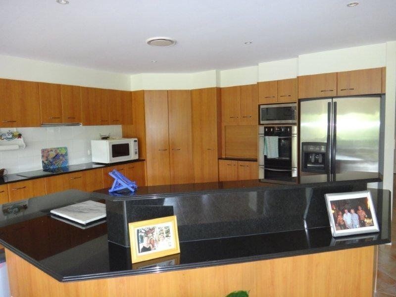 34 Martingale Circuit, Clear Island Waters QLD 4226