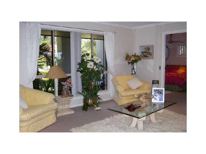 2 Bedford Crescent, Mudgeeraba QLD 4213