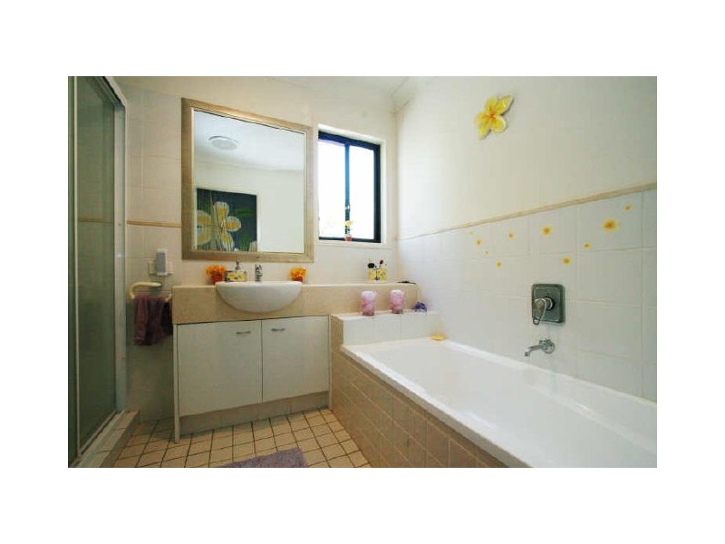 4 Nypa Close, Robina QLD 4226