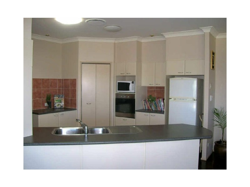 10 Roxby Ct, Bonogin QLD 4213