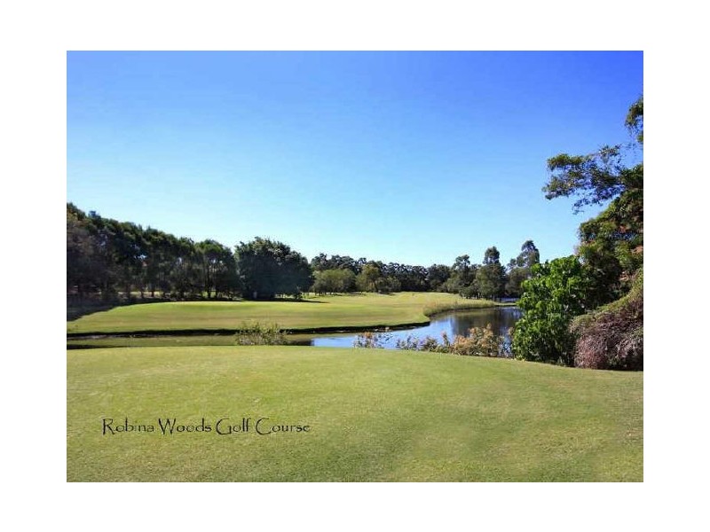 2/11 Andromeda Parade, Robina QLD 4226