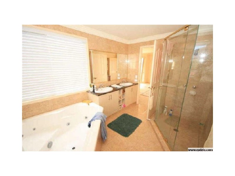 2A Ben Lexcen Place, Robina QLD 4226