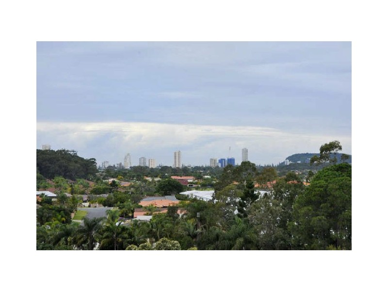 726/25 Lake Orr Drive, “Varsity Towers”, Robina QLD 4226