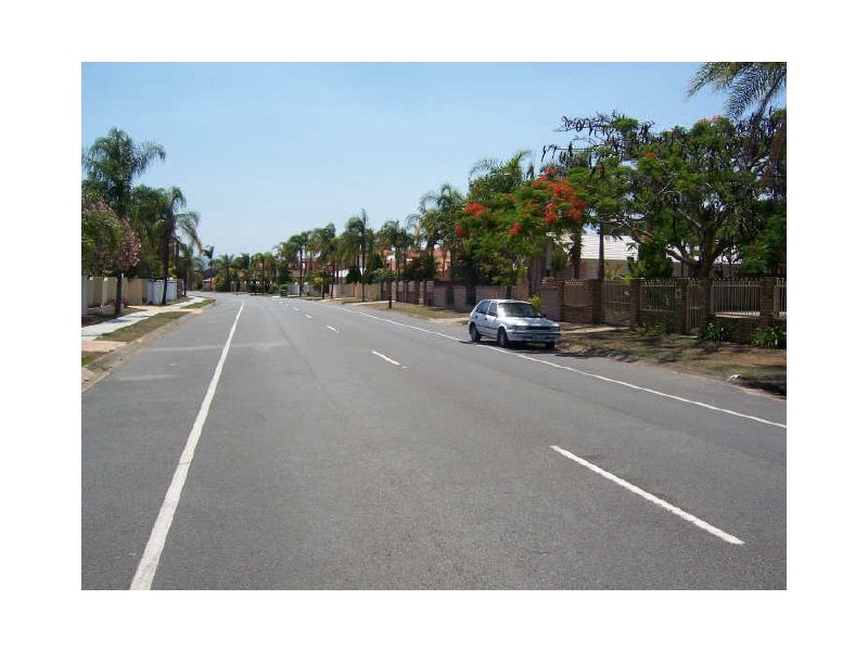 91 Santa Cruz Blvd, Clear Island Waters QLD 4226