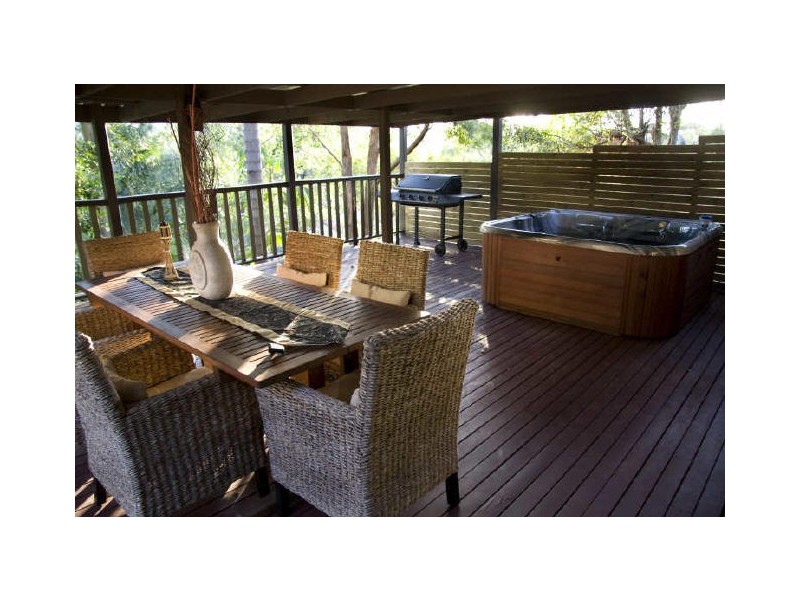 7 Beau Cr, Highland Park QLD 4211