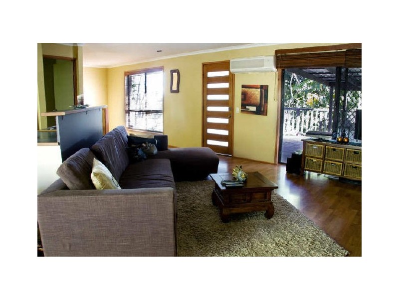7 Beau Cr, Highland Park QLD 4211