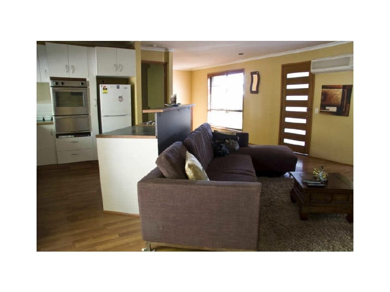 7 Beau Cr, Highland Park QLD 4211