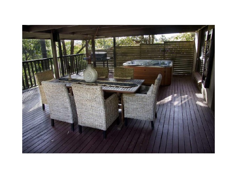 7 Beau Cr, Highland Park QLD 4211
