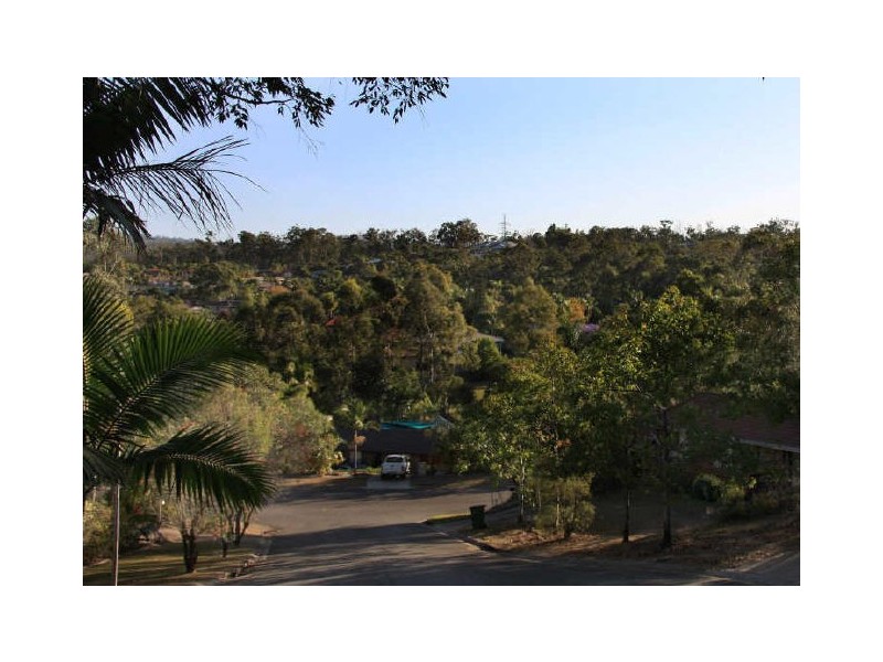7 Beau Cr, Highland Park QLD 4211