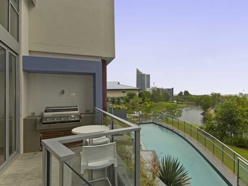 216/2 Riverwalk Avenue, Robina QLD 4226