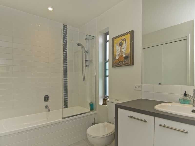 220/2 Riverwalk Avenue, Robina QLD 4226