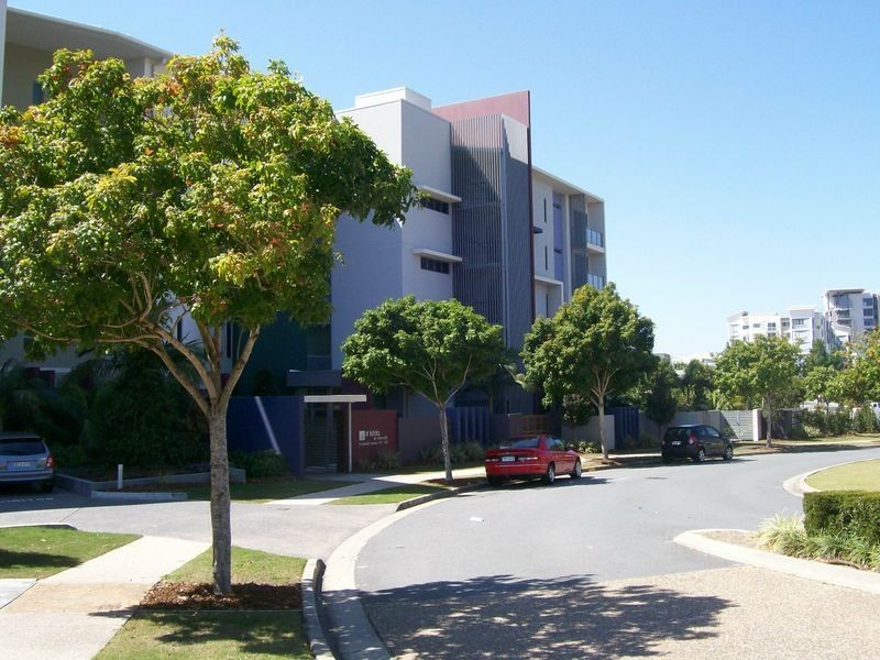 220/2 Riverwalk Avenue, Robina QLD 4226