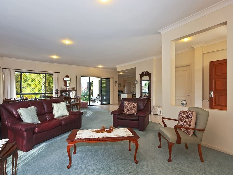 27 Majorca Crescent, Varsity Lakes QLD 4227