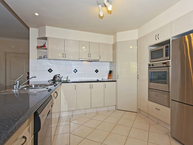 27 Majorca Crescent, Varsity Lakes QLD 4227