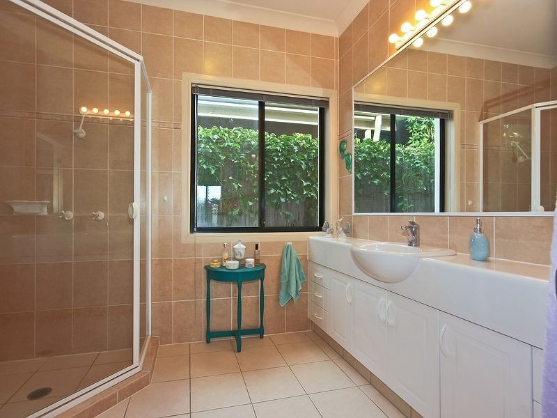 27 Majorca Crescent, Varsity Lakes QLD 4227