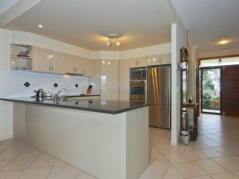 27 Majorca Crescent, Varsity Lakes QLD 4227