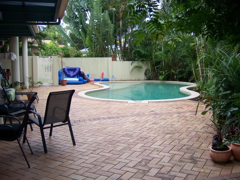 4 Doncaster Court, Robina QLD 4226