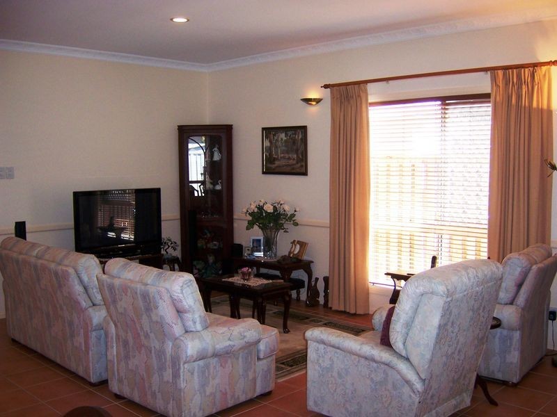 4 Shorehaven Place, Varsity Lakes QLD 4227