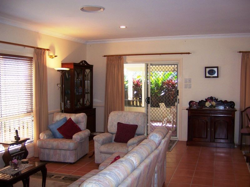 4 Shorehaven Place, Varsity Lakes QLD 4227