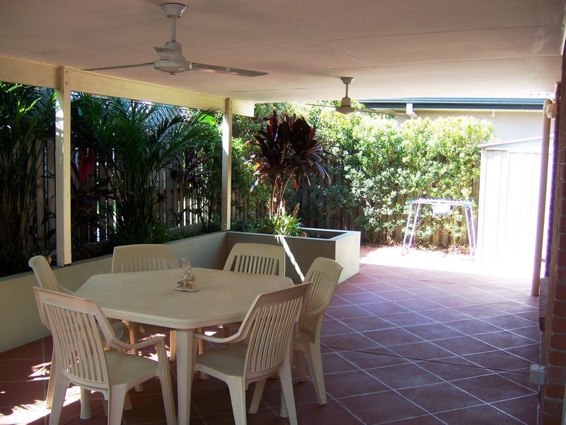 4 Shorehaven Place, Varsity Lakes QLD 4227