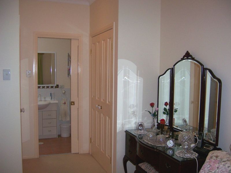 4 Shorehaven Place, Varsity Lakes QLD 4227