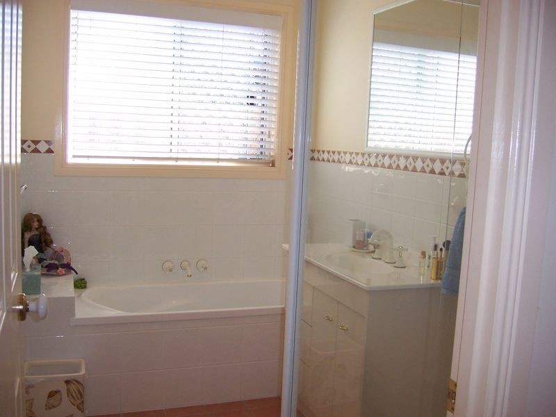 4 Shorehaven Place, Varsity Lakes QLD 4227