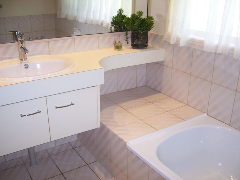 24 Killarney Ave, Robina QLD 4226