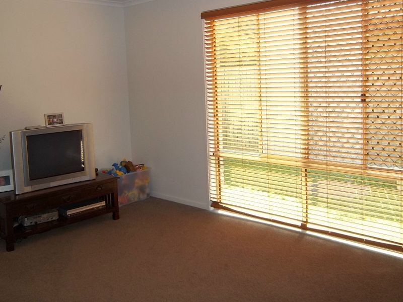 27 Marks Drive, Varsity Lakes QLD 4227