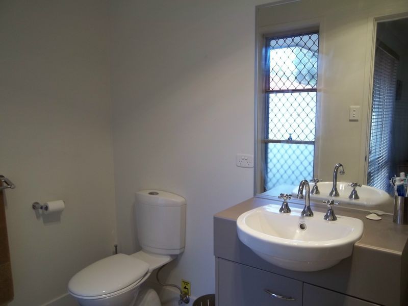 27 Marks Drive, Varsity Lakes QLD 4227