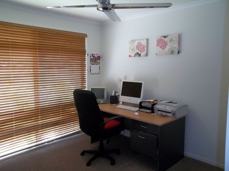 27 Marks Drive, Varsity Lakes QLD 4227