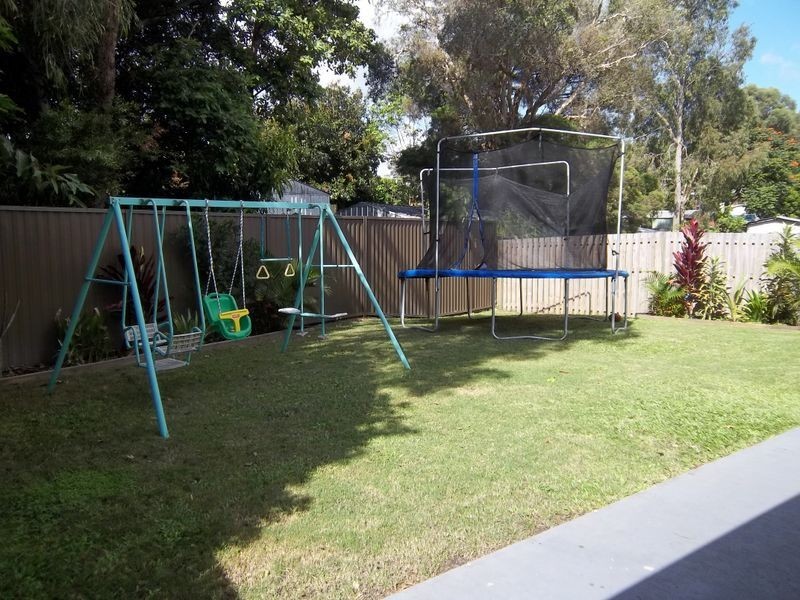 27 Marks Drive, Varsity Lakes QLD 4227