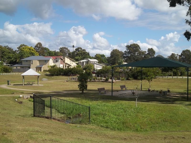 27 Marks Drive, Varsity Lakes QLD 4227