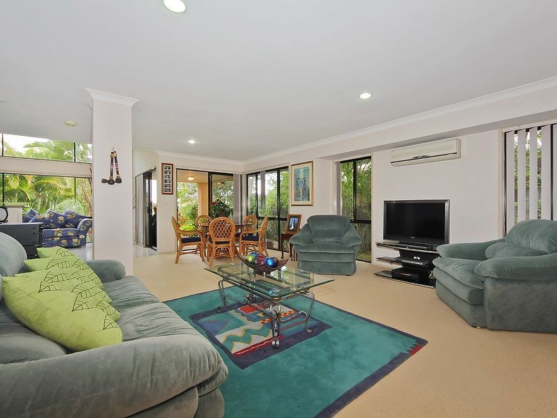 6 Lakes Circuit, Burleigh Waters QLD 4220