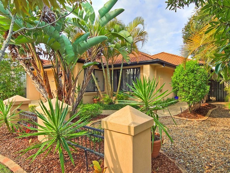 6 Lakes Circuit, Burleigh Waters QLD 4220