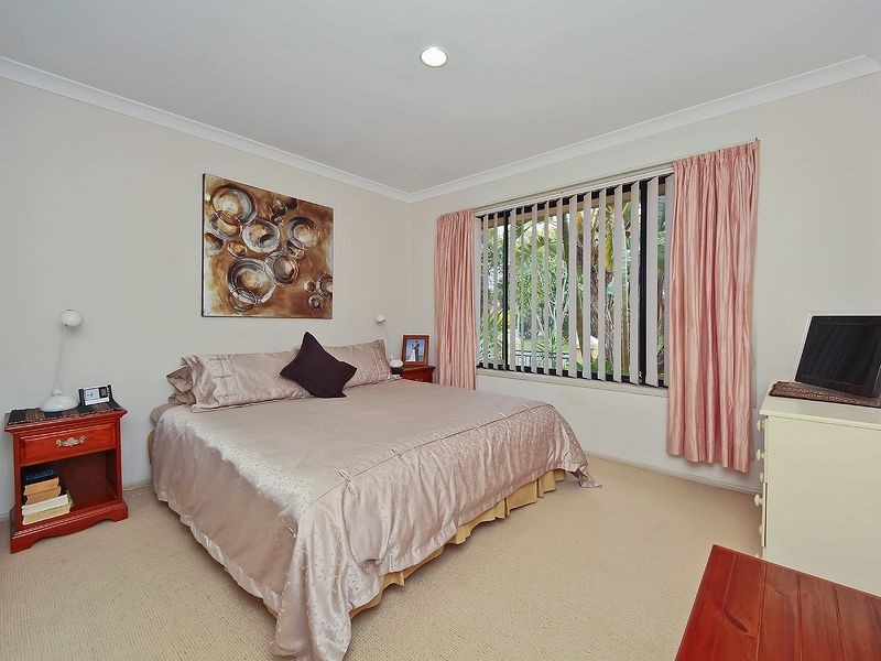 6 Lakes Circuit, Burleigh Waters QLD 4220