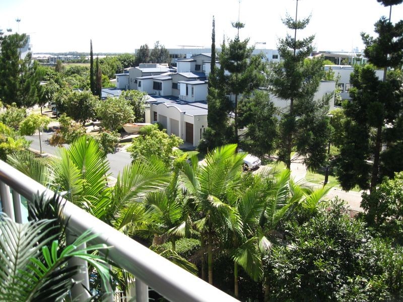 8/64 Riverwalk Avenue, Robina QLD 4226
