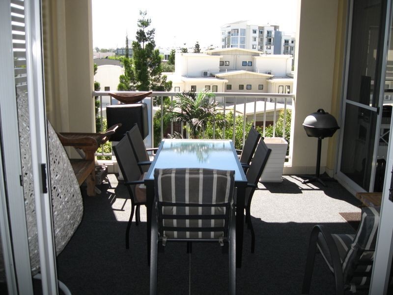 8/64 Riverwalk Avenue, Robina QLD 4226