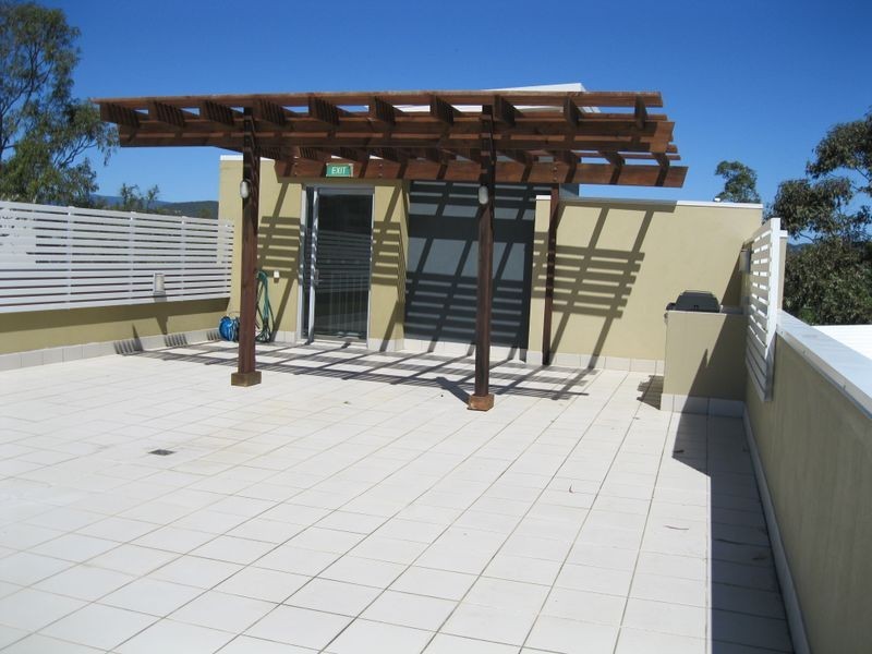 8/64 Riverwalk Avenue, Robina QLD 4226