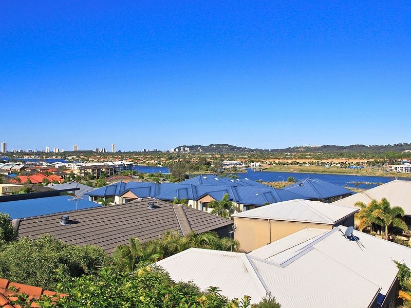 22 Blue Ridge Crescent, Varsity Lakes QLD 4227