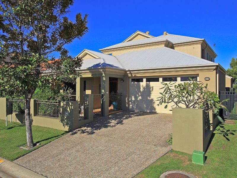 22 Blue Ridge Crescent, Varsity Lakes QLD 4227