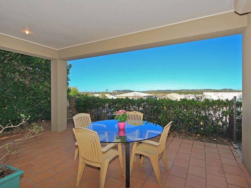 22 Blue Ridge Crescent, Varsity Lakes QLD 4227